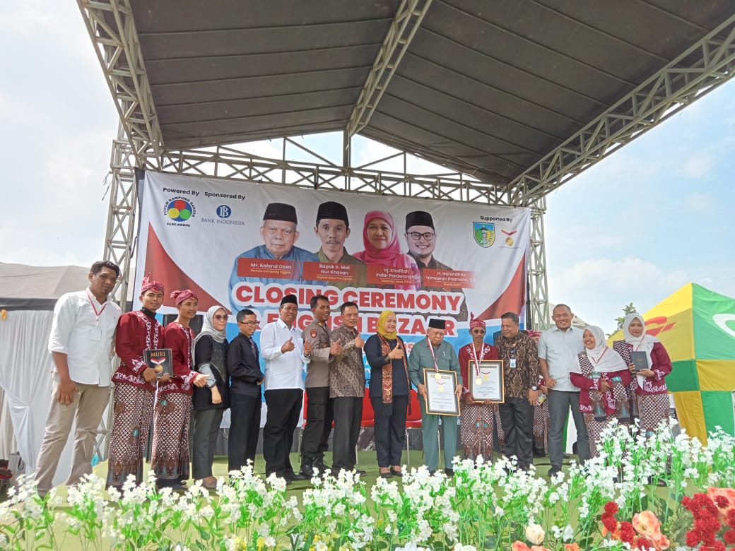 Read more about the article Kampung Inggris Cetak Dua Rekor MURI